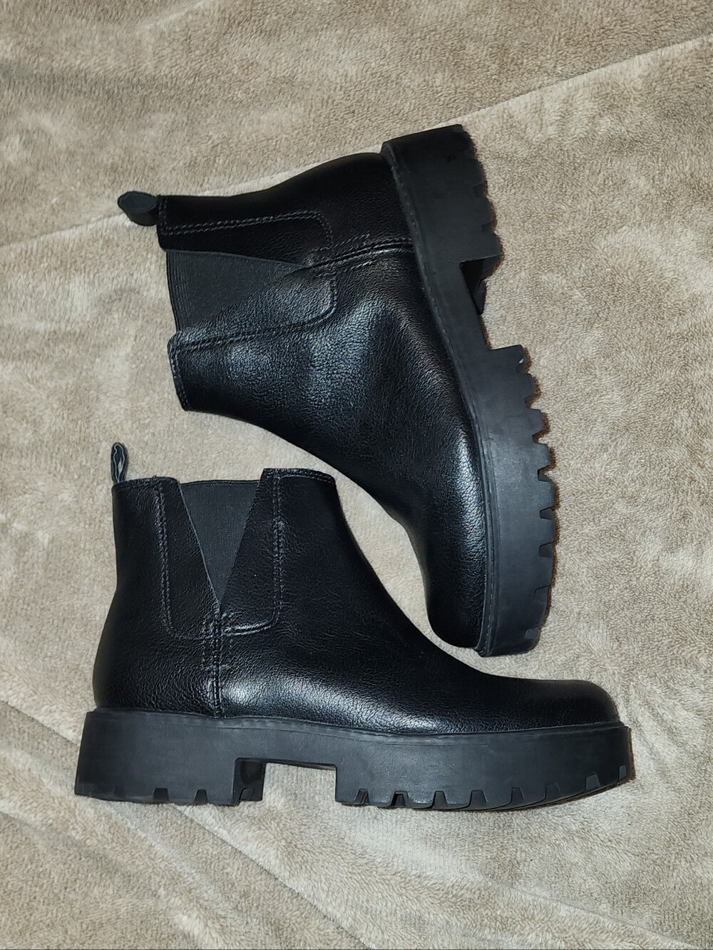 Black Chunky Sole Chelsea Boots | Zodiac | Size 6 | NWOT